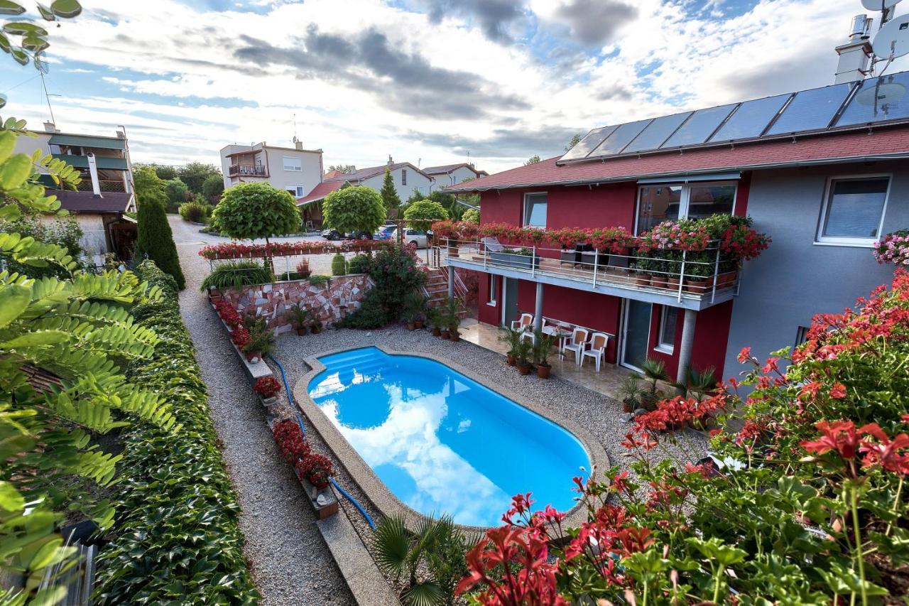 Apartmanovy Dom Red Podhájska Exterior photo